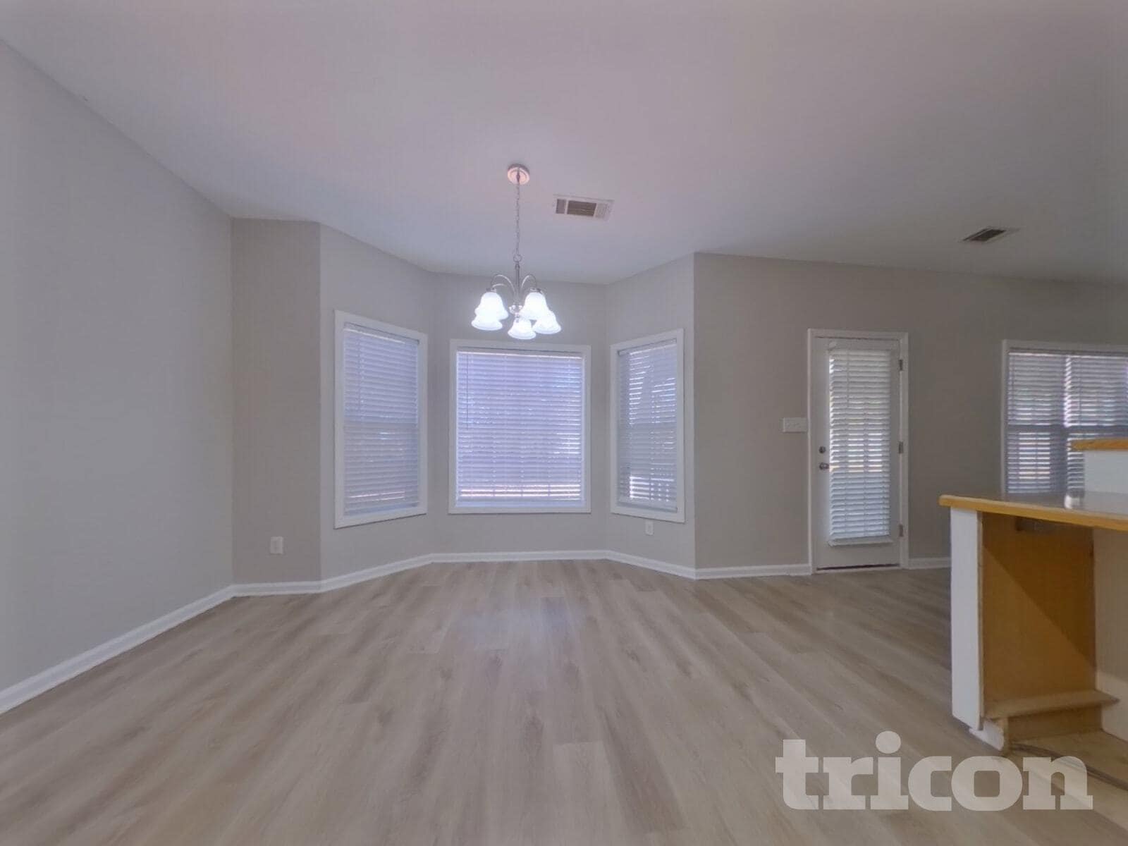 Building Photo - 890 Georgian Hills Dr