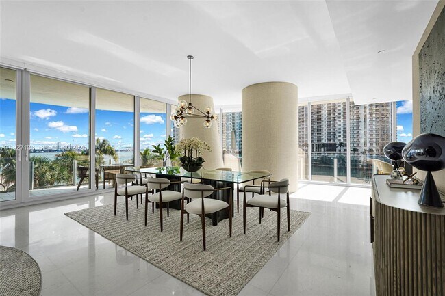 Building Photo - 300 Biscayne Blvd Way