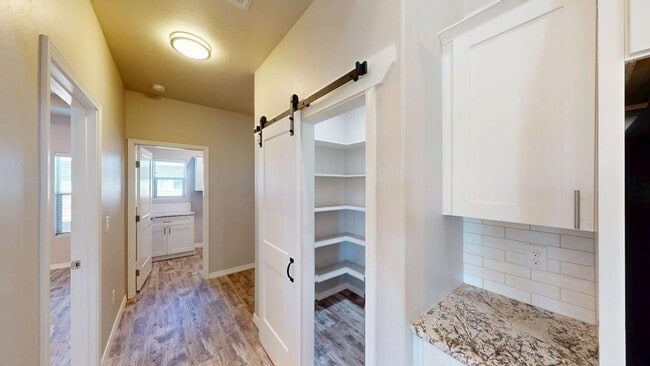 Building Photo - 490 Montecito Dr