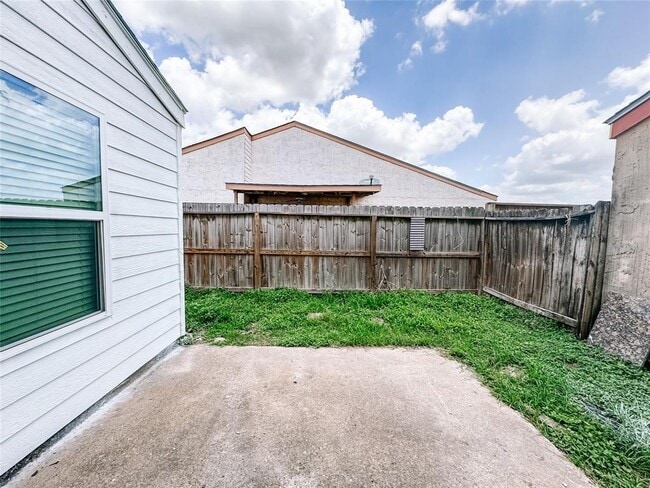 Building Photo - 12524 Pebblestone St