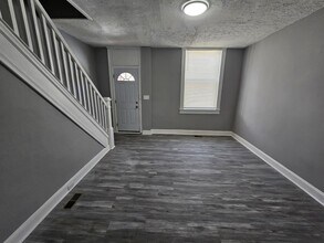 Building Photo - 2-Bedroom Townhouse