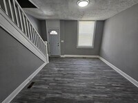 Building Photo - 2-Bedroom Townhouse