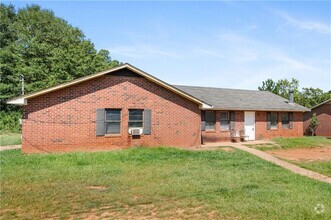 Building Photo - 217 Tanglewood Dr