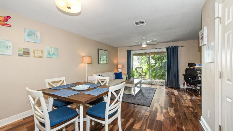 Building Photo - 6132 Lakefront Dr