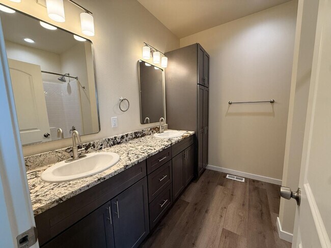 Building Photo - 9006 Nafizah Wy