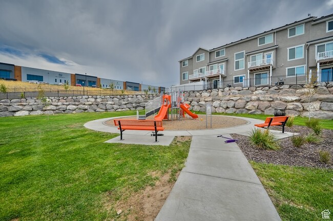 Building Photo - 16087 S Truss Dr