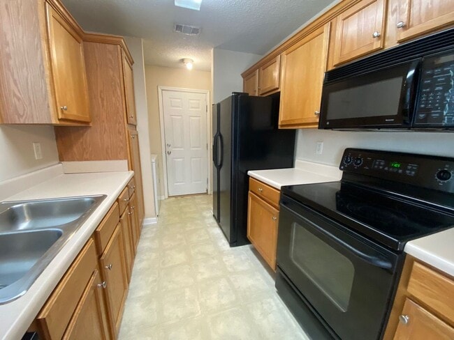 Building Photo - PRE-LEASING FOR AUGUST 2026!
