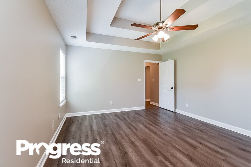Building Photo - 6304 Kingsview Dr