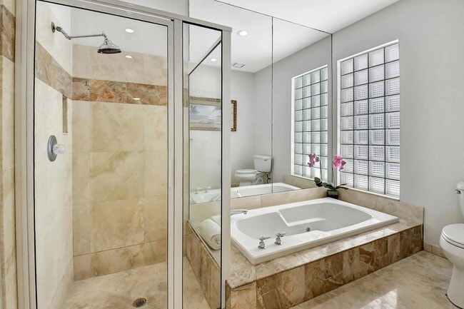 Building Photo - 3567 Commodore Cir