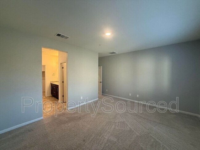 Building Photo - 437 Pendragon St