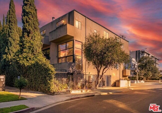 Building Photo - 9917 Tabor St