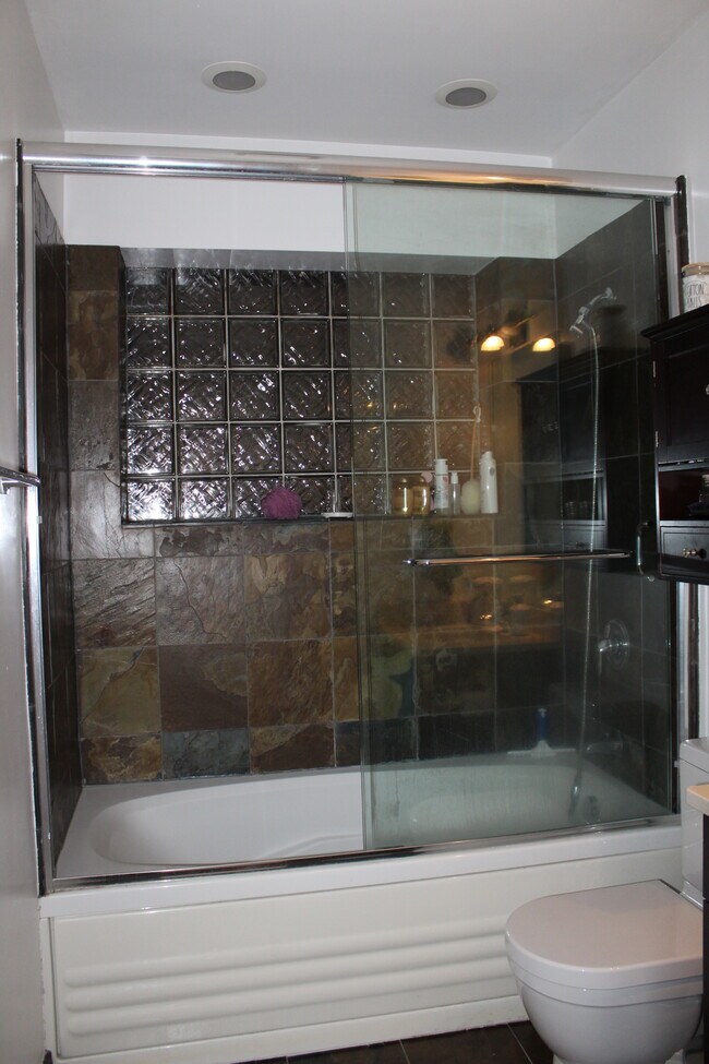 Building Photo - 675 N Peoria St