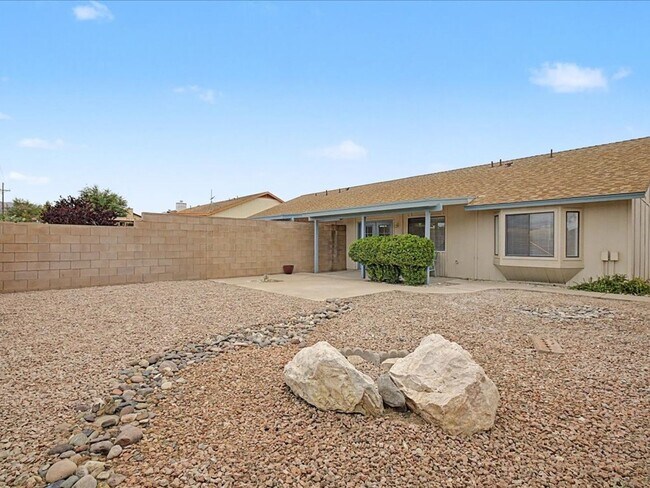 Building Photo - 3 bedroom, 2 bath, Garage