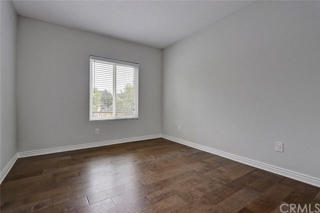 Building Photo - 323 S Broadway