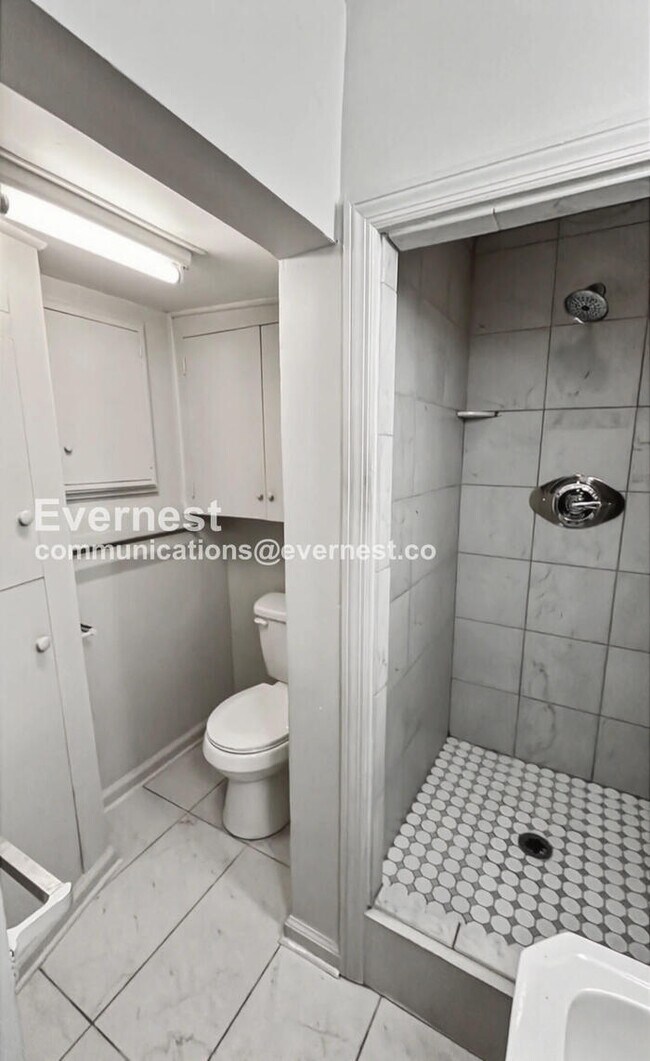 Building Photo - 1700 Ashmore Ave