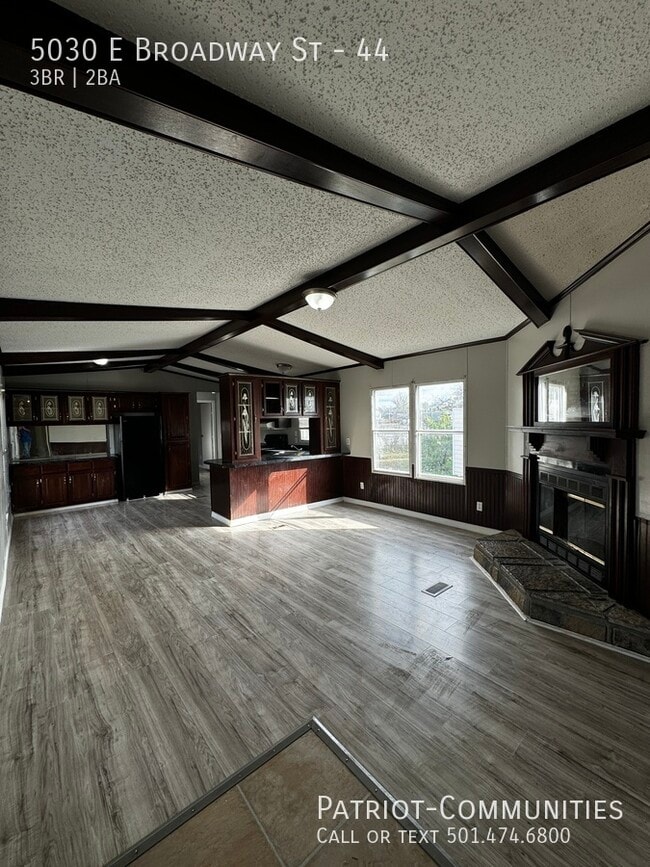 Building Photo - 5030 E Broadway St