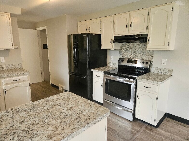 Building Photo - 608 Sunflower Dr