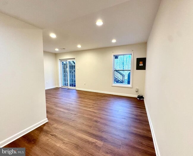 Building Photo - 6291 Kerrydale Dr