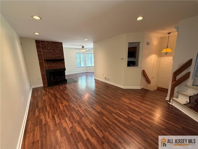 Building Photo - 1009 Schmidt Ln