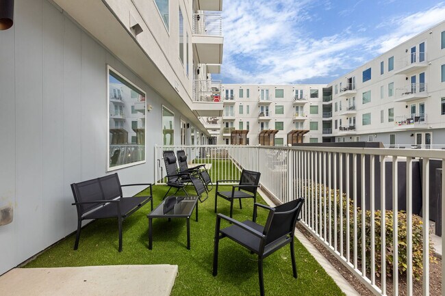 Building Photo - 5820 1/2 Cameron Road-SI FL1-ID1303397P