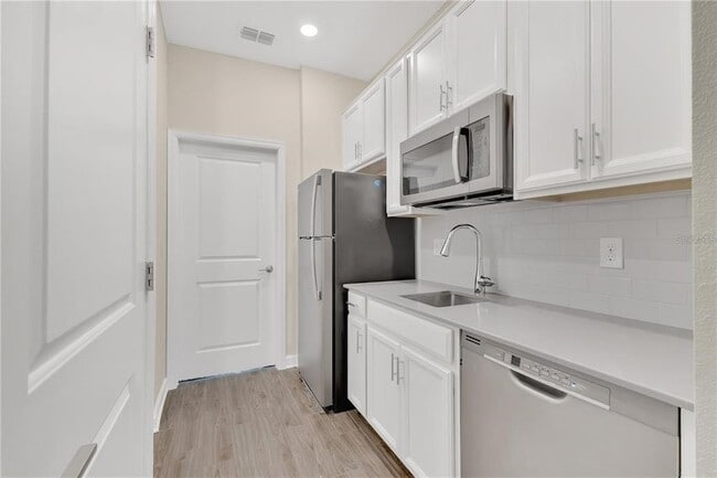 Building Photo - 272 Taft Dr