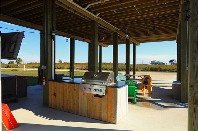 Building Photo - 131 Pieces of 8