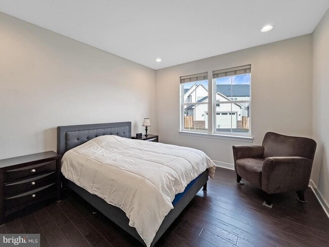 Building Photo - 221 Red Oak Ridge Pl