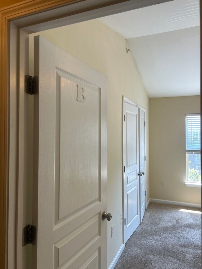 Building Photo - 04-201 KSK (Schutte)