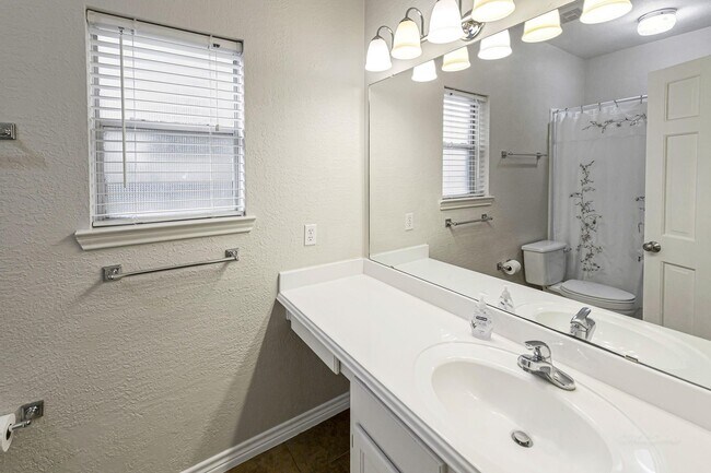 Building Photo - 1438 Crescent Green Dr