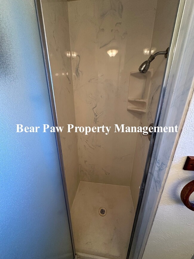 Building Photo - "Charming Floyd Hill Retreat: 3-Bed, 3-Bath on Clear Creek Road!"