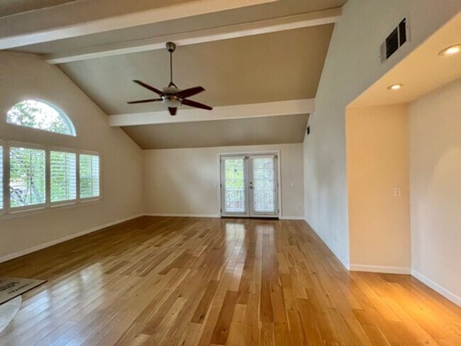 Building Photo - Custom Features, 3 Bedroom, 2 Bathroom, Napa Home