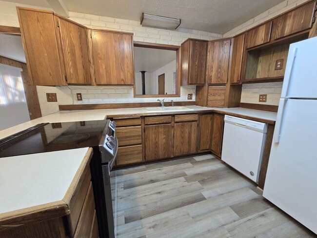 Building Photo - 1800 NW Lynwood St