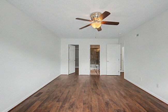 Building Photo - Beautiful home you won't want to miss!