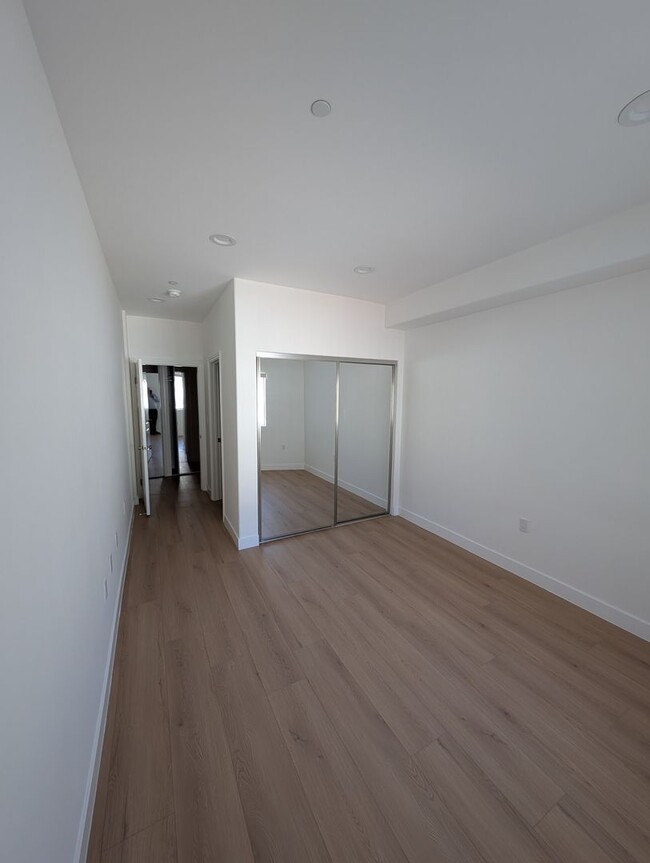 Building Photo - 1109 La Peer Dr