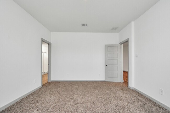 Building Photo - 1114 Vista Pointe Dr