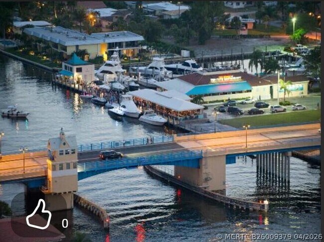 Building Photo - 1319 E Hillsboro Blvd