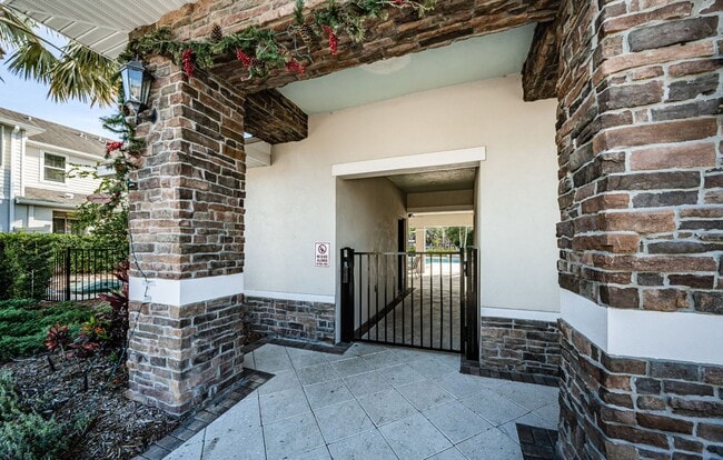 Building Photo - Large 3/3/2 Townhome Carrollwood