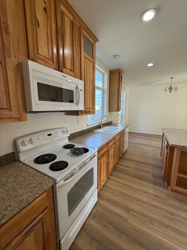 Building Photo - Newly Renovated 3 bed/2 bath manufactured home!