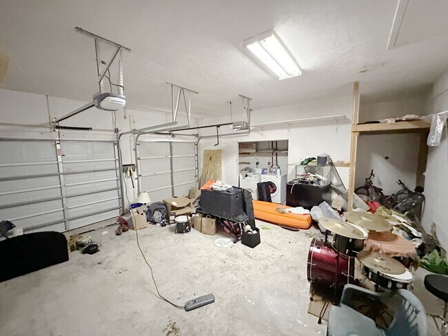 Building Photo - Beautiful, Renovated 4 Bedroom, 2 Bathroom...