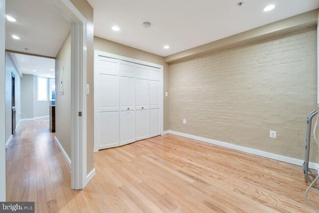 Building Photo - 1415 Chapin St NW