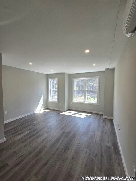 Building Photo - 33 Copeland St