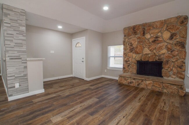 Building Photo - 4131 Lufborough Dr