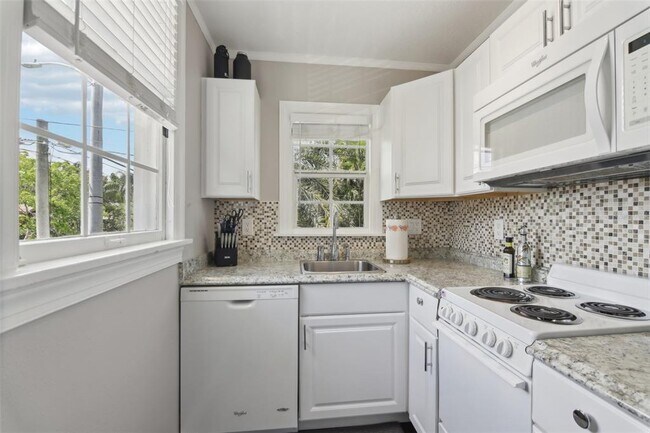 Building Photo - 157 9th Ave N