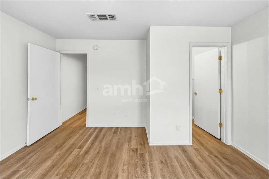 Building Photo - 6159 S Avenue De La Chandelle