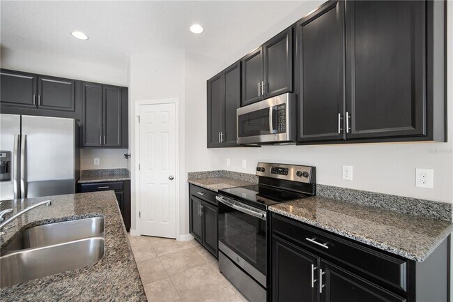 Building Photo - 7042 Summer Holly Pl