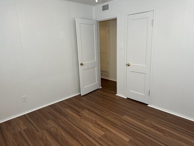 Building Photo - Spacious 4-Bed Home with Garage Near I-225 and Parks!