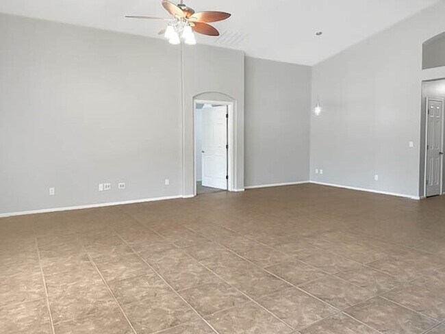 Building Photo - Solar makes this 4bedroom Goodyear home a ...