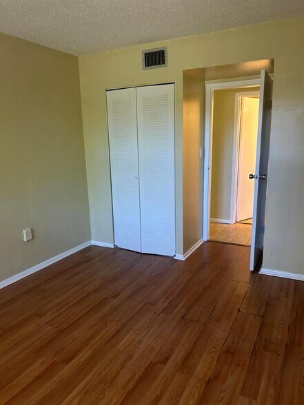 Building Photo - 4304 NW 9th Ave