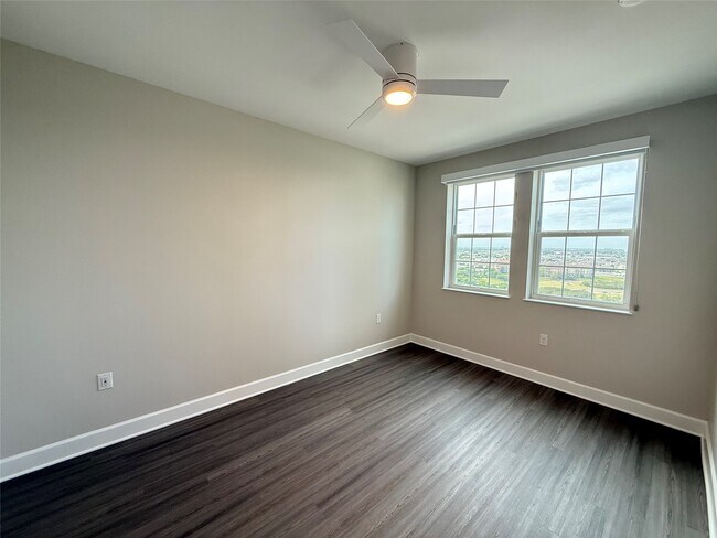 Building Photo - 716 Waugh Dr