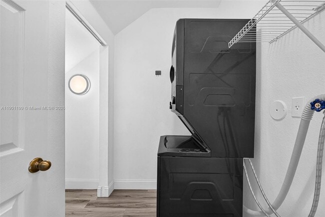 Building Photo - 640 SE 1st St